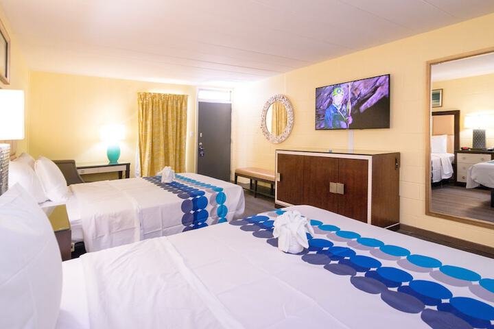 Room 8 of 13
