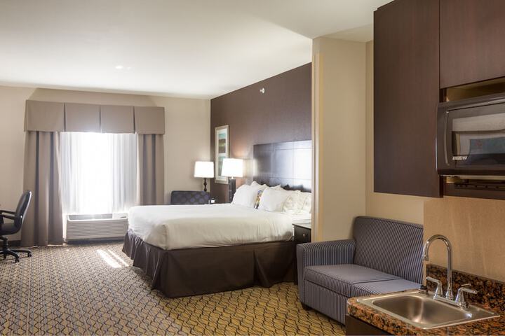 Room 32 of 46