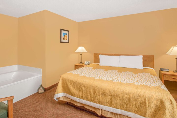 Room 10 of 18