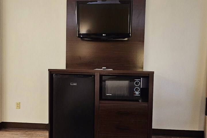 Quality Inn & Suites near St. Louis and I-255