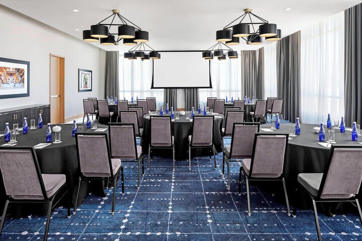 The Oaklander Hotel Autograph Collection