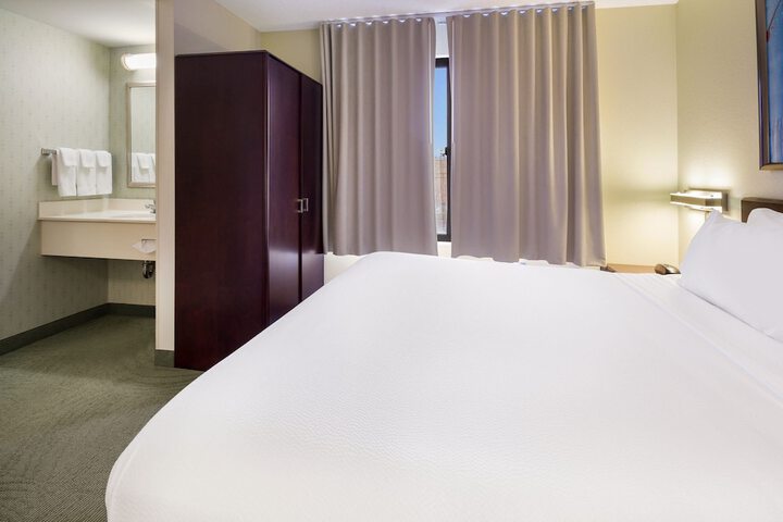 Room 17 of 43