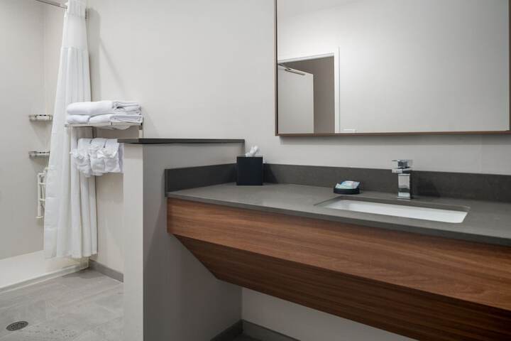Room 10 of 22