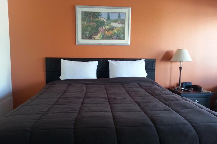 Room 13 of 28