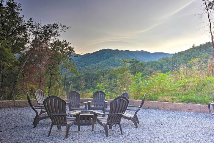 Family Holiday Retreat! Mtn-view Blue Ridge Home