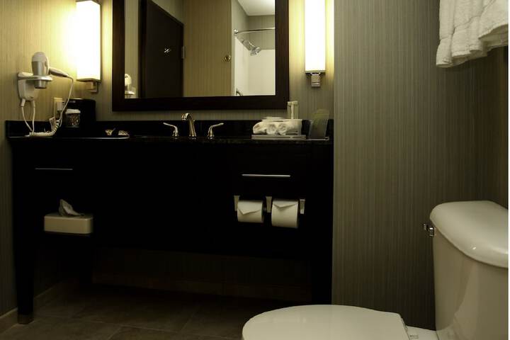 Room 16 of 28