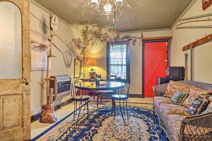 Lodge on Lake Siesta: Spacious La Grange Retreat!
