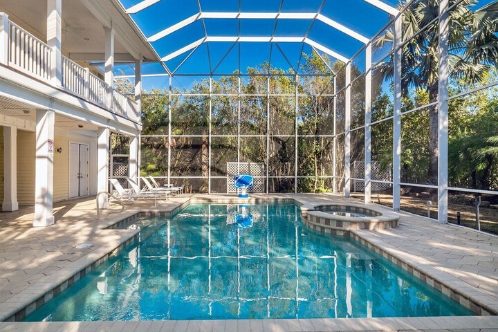 The Palm and Shell Captiva Island Private Luxury Home With Pool hot tub and Beach Access