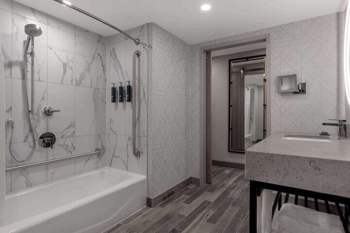 DoubleTree by Hilton Kingston