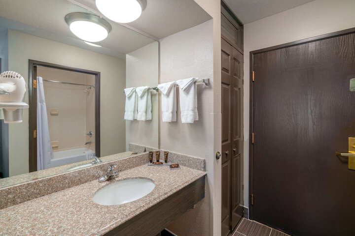 Room 18 of 25