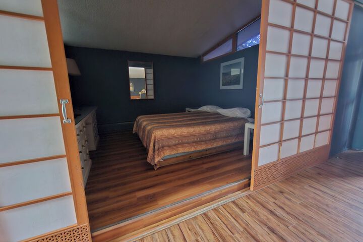 Room 30 of 65
