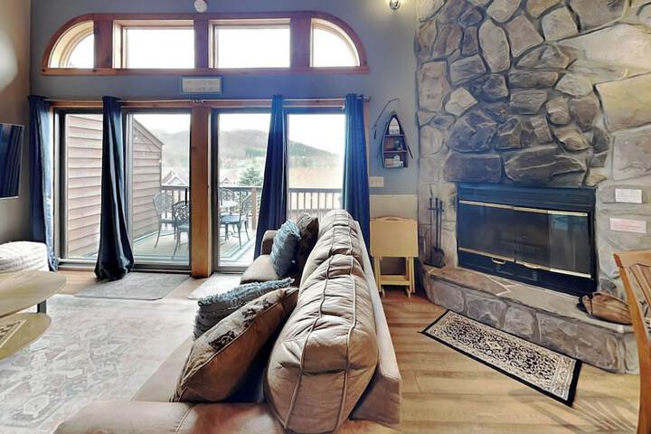 Sunplace 30 by Taylor Made Deep Creek
