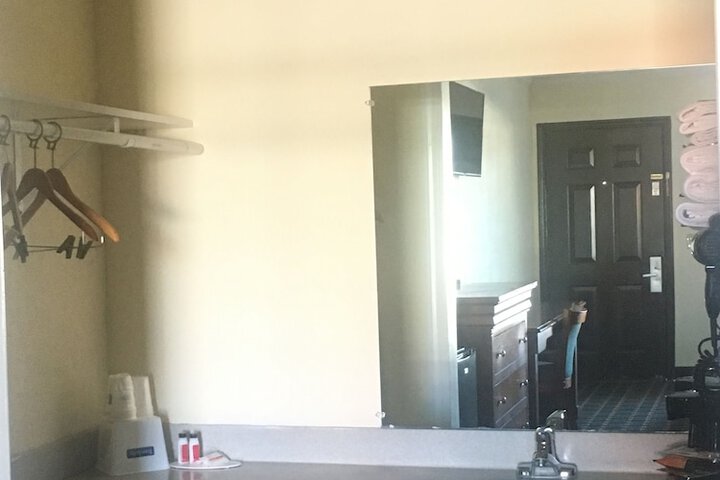 Room 10 of 39