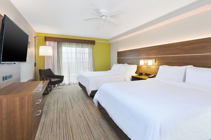Holiday Inn Express & Suites Petoskey by IHG