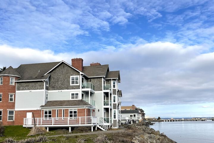 Tides Inn & Suites