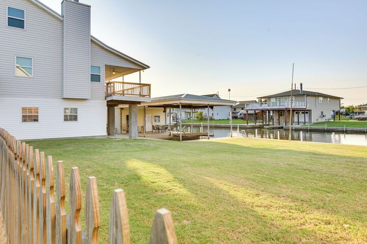 Bayou Bliss: Barataria Waterfront Getaway w / Dock!