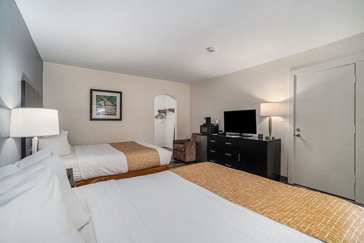 Room 32 of 67