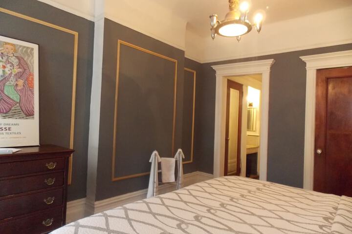 Room 10 of 18