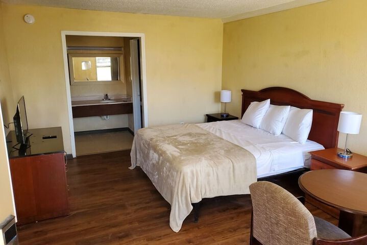 Room 5 of 17