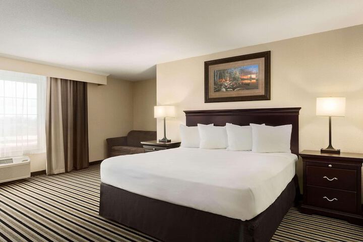 Country Inn & Suites by Radisson Little Falls, Mn