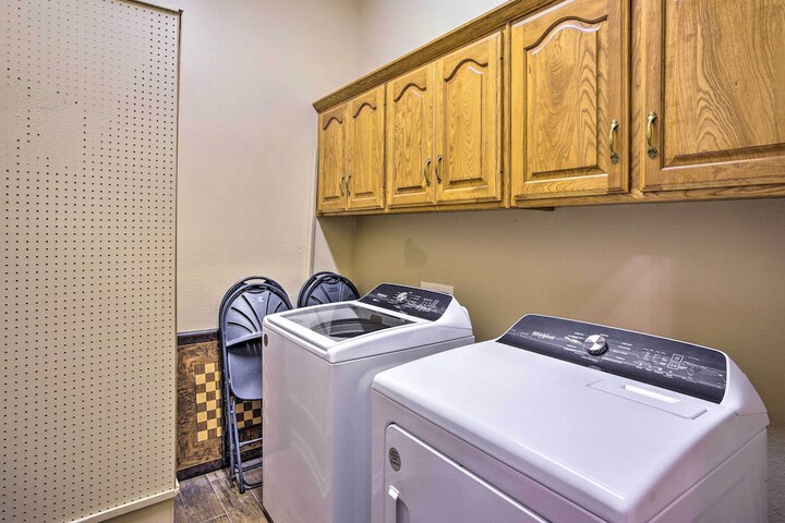 Happy Trails Hideout w / New Bunk House & Hot Tub!