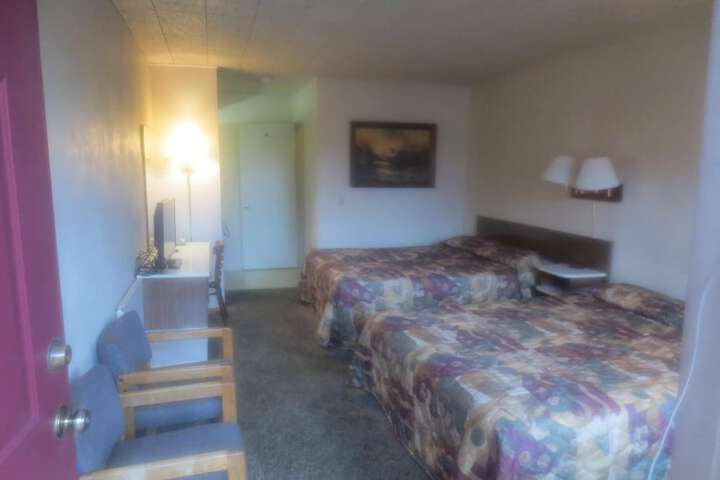 Room 7 of 18