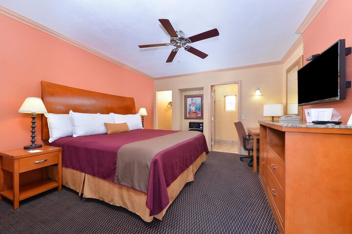 Room 10 of 19