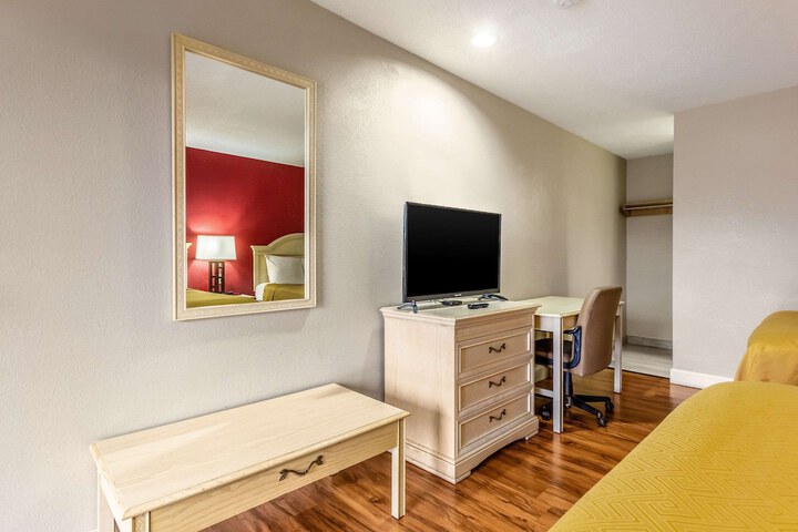 Room 18 of 26