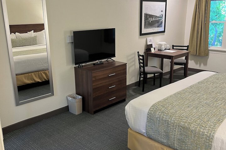 Room 10 of 43