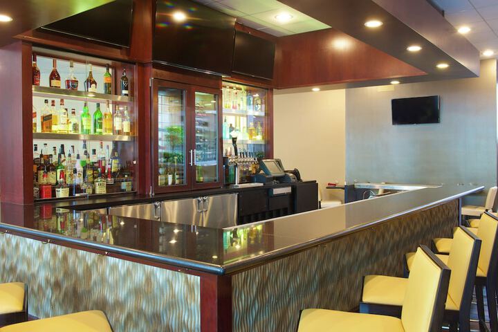 Lounge 62 of 67