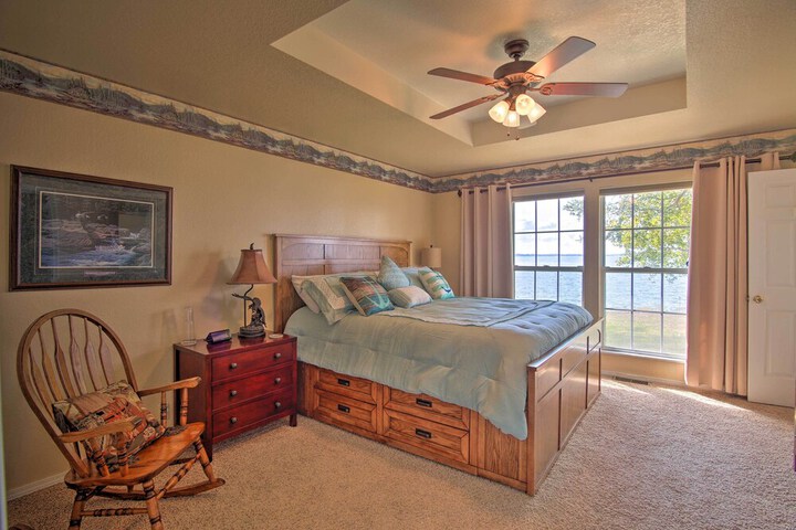 Lakefront Home w / Shared Boat Ramp in Grove!