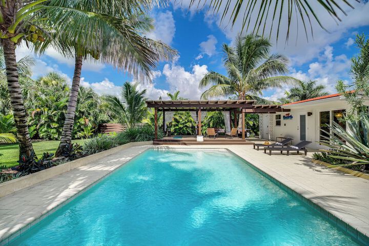 Private Oasis w / Pool: Walk to Melbourne Beach!