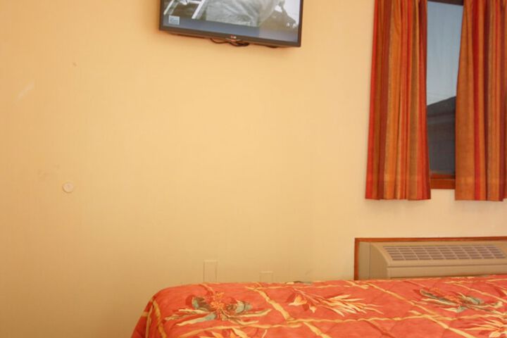 Room 13 of 22