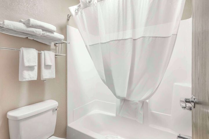 Quality Inn & Suites Delaware South