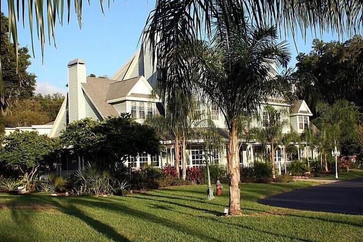 Heron Cay Lakeview Bed & Breakfast Inn