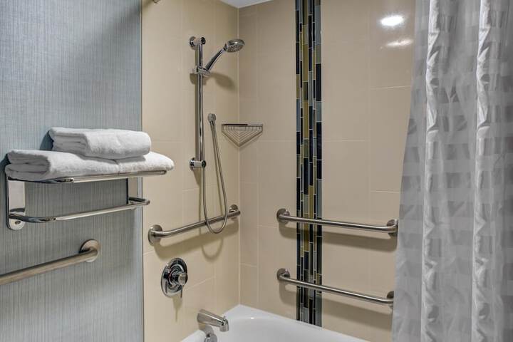 Hyatt Place Sacramento / Rancho Cordova