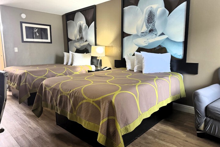 Super 8 by Wyndham Tupelo Airport