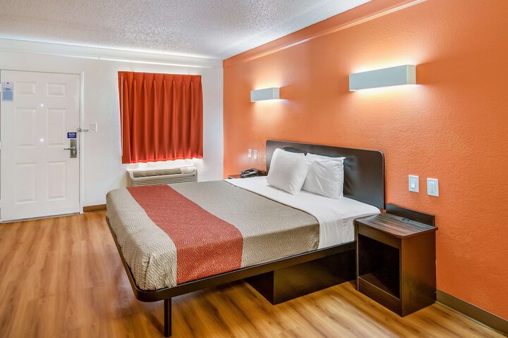 Room 18 of 30