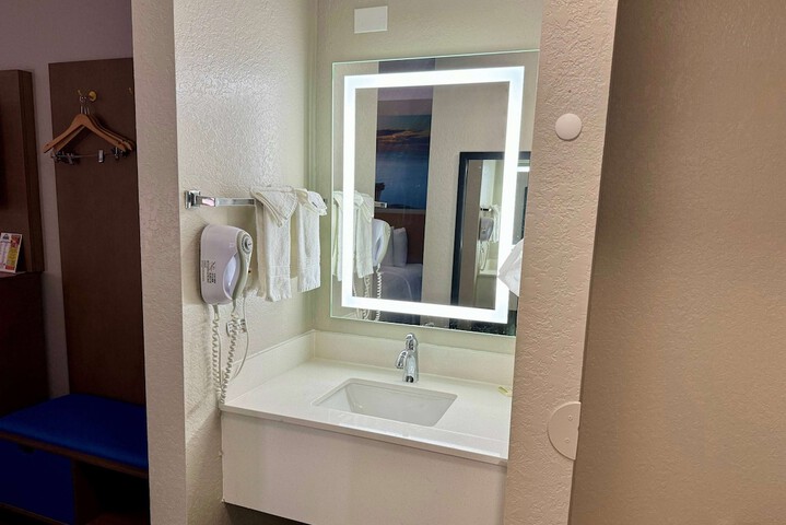Room 12 of 24