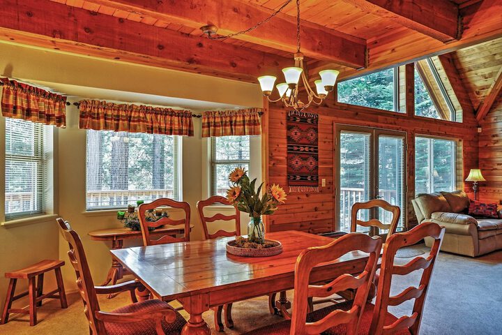 Hot Tub Deck & Trail Access: Shaver Lake Cabin