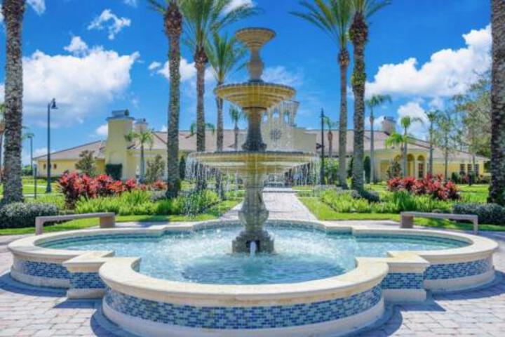 Brand New Super Cool Fountain View Condo by Main Pool Near Parks & OCCCC
