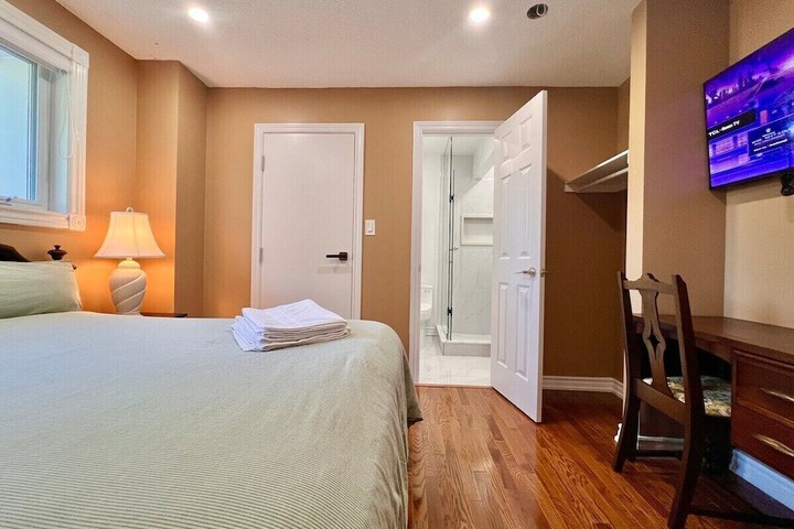 Cozy Home Near Transit & Hillcrest Mall with Free Parking