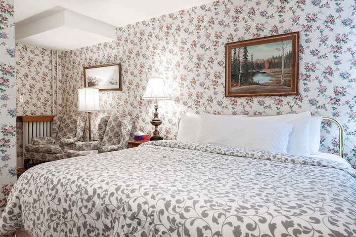 Room 33 of 115