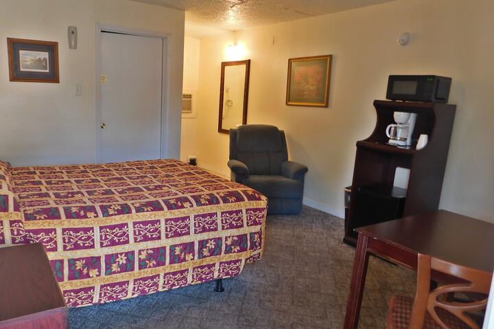 Little Shamrock Motel A1