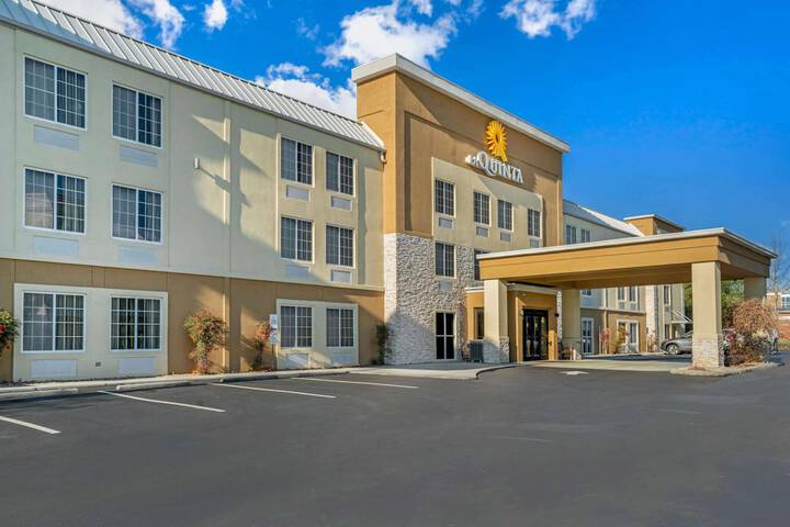 Hotel 7 of 51