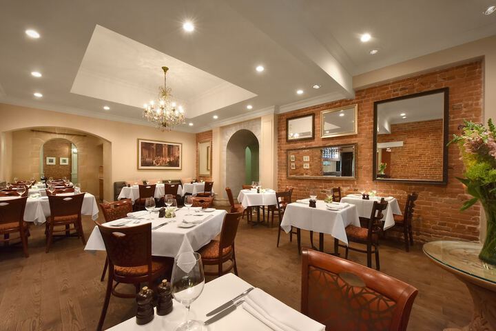 Dining 40 of 47
