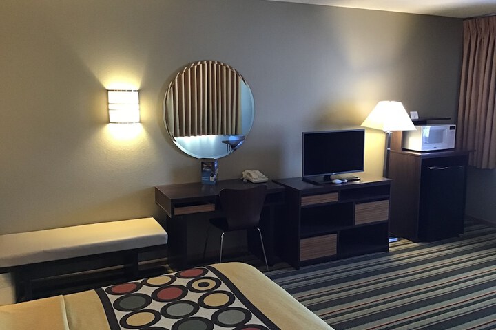 Room 12 of 30