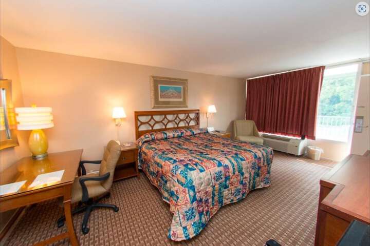 Room 12 of 28