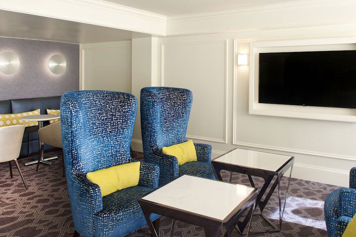 Lounge 94 of 110