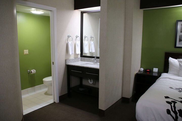 Room 18 of 49